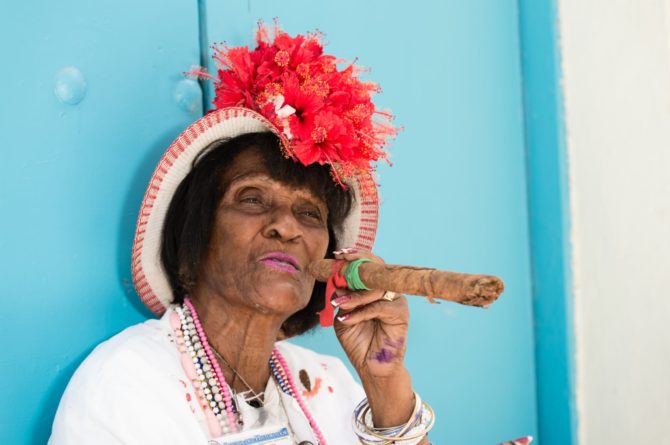 cigar-lady-havana-cuba-london-freelance-photographer-richard-isaac-3200