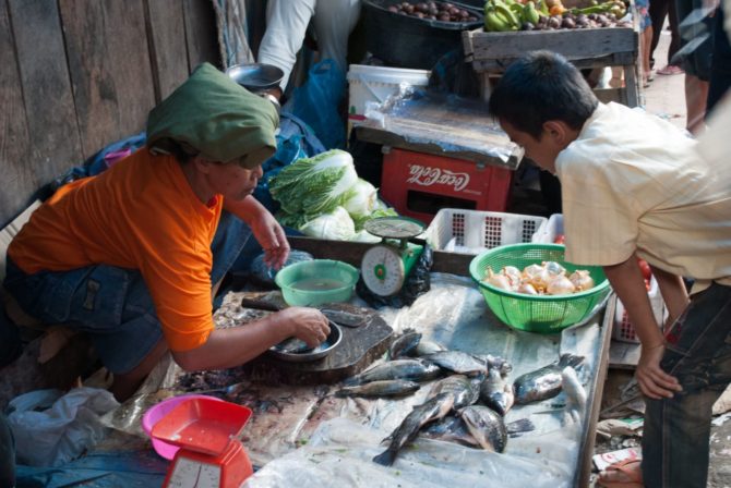 fish-seller-market-sumatra-london-freelance-photographer-richard-isaac-3200